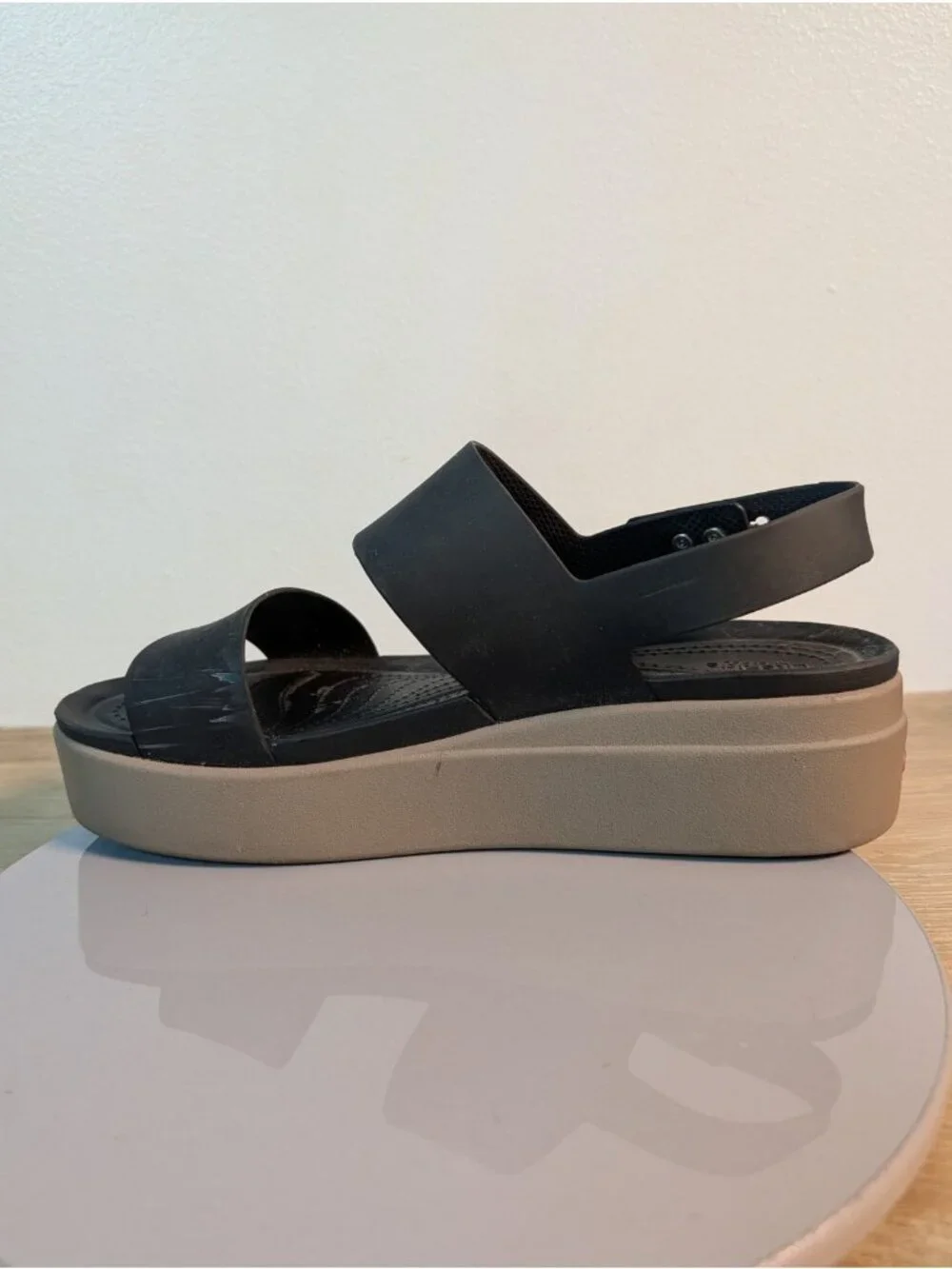 Crocs Sandals Women's 10 Black Brooklyn Low Wedge Comfort Summer - Picture 8 of 11